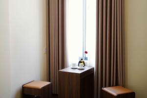 a room with two stools and a window at Reka Homestay in Thôn Dương Phẩm