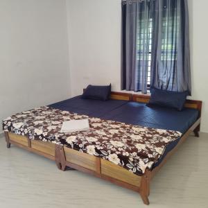 a large bed in a room with a window at Rooms Varkala Homestay in Varkala