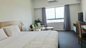a hotel room with a large bed and a window at Darwin Harbour Sunset Views in Darwin +33 photos