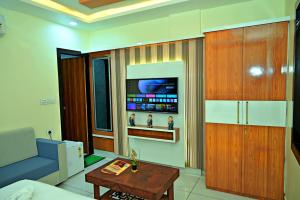 a small living room with a couch and a table at Gehlot Paradise Hotel in Nāgaur