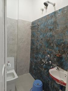 a bathroom with a toilet and a sink at Vijay Villa in Faizābād