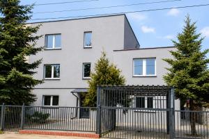 a house with a gate in front of it at Tanie spanie na Naramowicach- ZAMELDOWANIE BEZOBSŁUGOWE - in Poznań