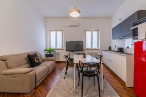 a living room with a couch and a table at Effealatapartments - Appartamento del Duca in Senigallia