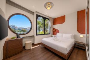 a bedroom with a large bed and a window at Vista Del Sol Hotel in Danang