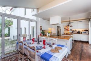 a kitchen and dining room with a table and chairs at Charming House in Cascais in Alcabideche