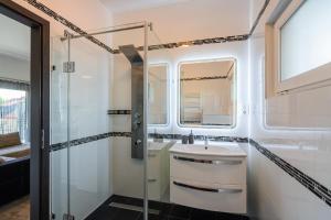 a bathroom with a sink and a shower at AH-Premium Rooftop Apartman in Zamárdi +13 photos