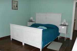 Łóżko lub łóżka w pokoju w obiekcie Casa di Erika
