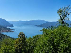 a view of a lake with mountains in the background at Residenza Paradiso in Agra