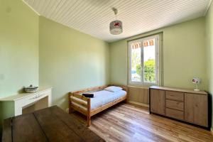 a bedroom with a bed and a window at Maison avec jardin entre St-Valery et Le Crotoy in Noyelles-sur-Mer +23 photos