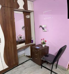 a bathroom with a desk and a mirror and a chair at Lara Homestay duplex 3bhk in Secunderabad