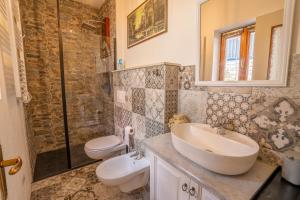 a bathroom with a sink and a toilet and a shower at Casa Dimonte in San Siro
