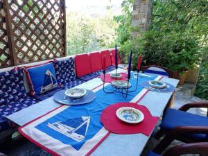 a table with plates of food on top at Δάσος ΜΕ ΠΛΑΤΑΝΙΑ in Agios Dimitrios