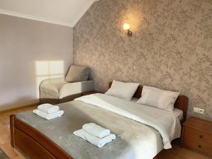 a bedroom with a bed with towels on it at Котедж в горах у Антоніни in Solochyn