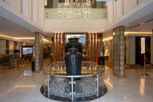 a large vase sitting on a table in a lobby at Al Muhaidb Residence Al Takhasossi 2 - Economic in Riyadh