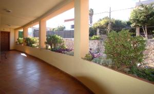 Vonkajšia záhrada v ubytovaní LETS HOLIDAYS SEA VIEWS APARTMENT & POOL in SA GABARRA