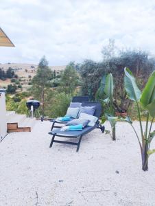a blue lounge chair sitting on top of a beach at The Hillside Lodge in Pizarra