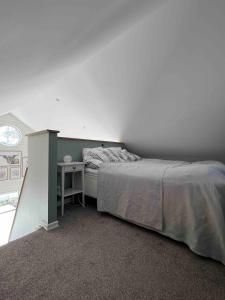 a bedroom with a bed and a desk in it at Reinholds Gästhus in Kareby