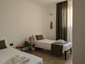 a hotel room with two beds and a table at Casa Santa Iaca in Vitigliano