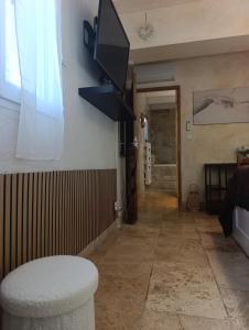 a living room with a television on the wall at le frangipanier in Le Barroux