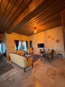 a living room with a couch and a table at Duruer Living Home in Ürgüp