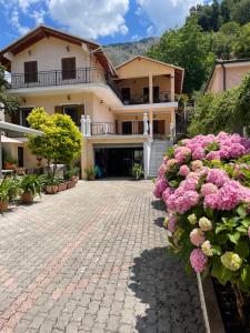 a large house with flowers in front of it at Sinan moraci in Dukat