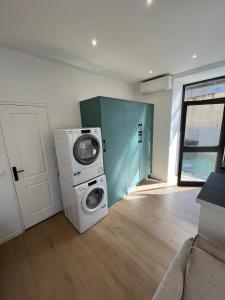 a living room with a washing machine and a washer at L'Echappée Verte Climatisée in Marvejols