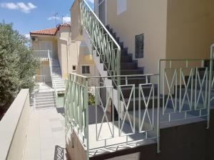a set of stairs leading up to a building at La petite maison in Xiropigado