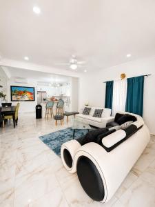 Gallery image of Luxury 8-bed villa, pool & ocean view in La Romana