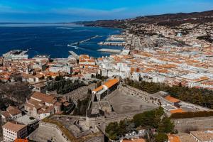 an aerial view of the city of dubrovnik at Diaz 10 Suite in Trieste +30 photos