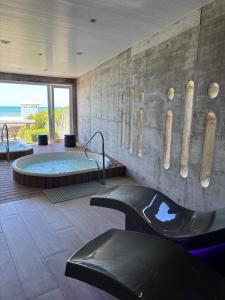 a bathroom with a hot tub and a display of baseball bats at ili ili Hotel Boutique in Mar del Plata +90 photos