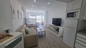 a living room with a couch and a tv at Estudio Bellavista La Colina in Torremolinos
