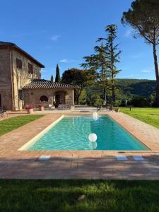 a swimming pool in the yard of a house at Villa Egle Perugia in Cenerente