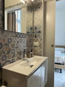 a bathroom with a sink and a mirror at Corte Moscara Vasto Centro in Vasto
