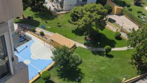 an overhead view of a park with a basketball hoop at Estudio Bellavista La Colina in Torremolinos