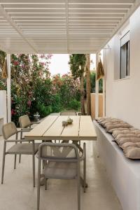 a dining room with a table and chairs at PhώS Casa Lachania in Lachania