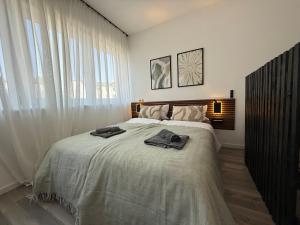 a bedroom with a bed with two towels on it at Moderne Studio Wohnung in Stuttgart-Zentrum in Stuttgart