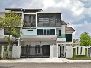 a house with a gate and a fence at Large Group KTV Stay, Near Setia Alam, Klang in Klang