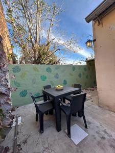 a table and chairs sitting on a patio at La Casita de Levene en Lobos in Lobos