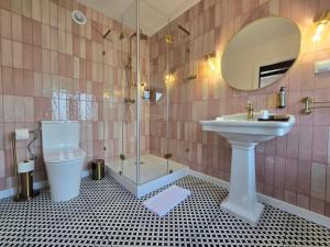 a bathroom with a sink and a shower and a toilet at Hotel i Restauracja Pałacyk Tyrolski in Żyrardów +35 photos