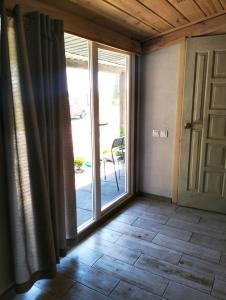 an empty room with an open door to a patio at Krainya hata in Szack