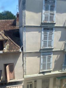 an apartment building with windows and a roof at Cœur de Troyes studio in Troyes