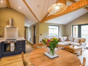 a living room with a table and a couch at Poplar Lodge - Uk50625 in Welshpool