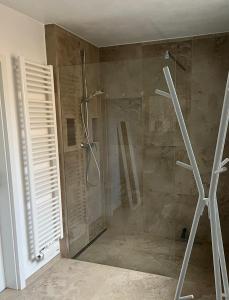 a bathroom with a shower with a glass door at Ferienhaus im Grünen in Weimar
