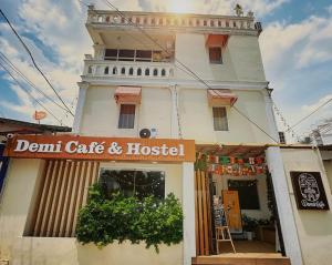 a building with a sign that reads dent cafe and hostel at Demi Cafe and Hostel in Vientiane