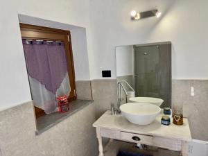 a bathroom with a sink and a mirror at Fuga nel borgo in Avigliana