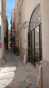 an alley with an iron gate in a building at La Corte Dei Naviganti in Trapani