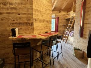a bar in a tiny house with stools at Appartamento Grande Cervino - Il Lupo Affitta in Antey-Saint-André