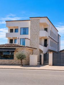 a building on the side of a street at Artelier Vama Veche in Vama Veche