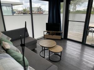 a living room with a couch and a tv at EVASION in Nieuwpoort