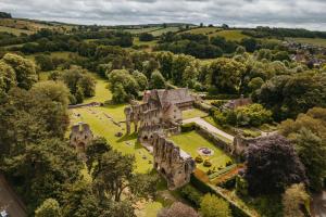 an aerial view of the ruins of a castle at Wenlock's Cosy Cottage in Much Wenlock